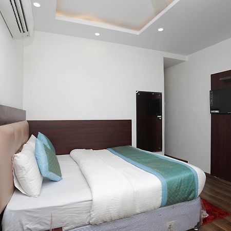 Hotel Corner Point Нью-Дели Экстерьер фото
