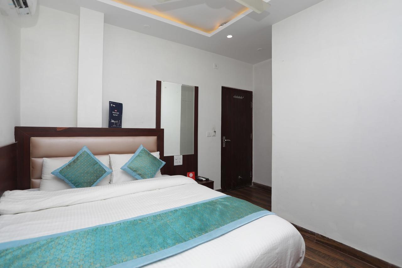 Hotel Corner Point Нью-Дели Экстерьер фото