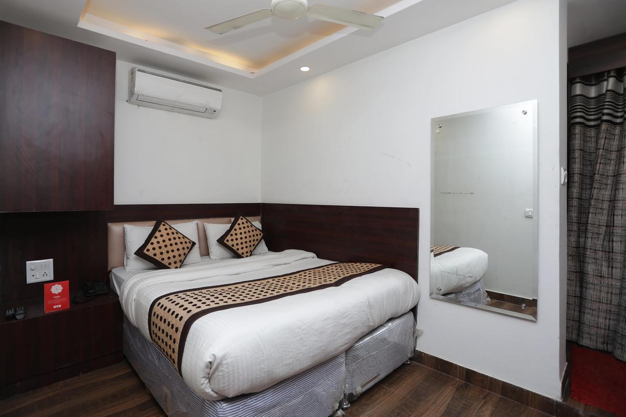 Hotel Corner Point Нью-Дели Экстерьер фото