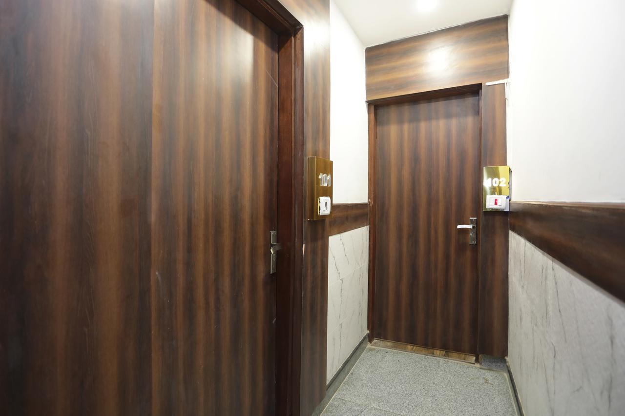 Hotel Corner Point Нью-Дели Экстерьер фото
