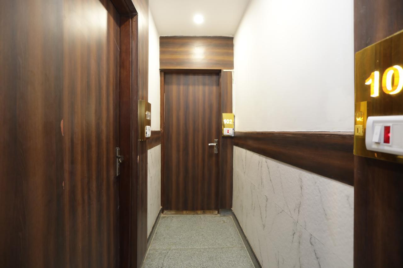 Hotel Corner Point Нью-Дели Экстерьер фото
